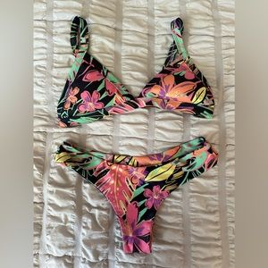 Kulani Kinis Floral Bikini Set Size Small